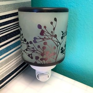 Scentsy night light, melts warmer, with 2 extra light bulbs and some melts.